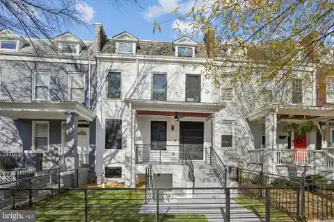 Exceptional Opportunity for Luxurious Urban Living