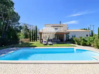 Charming Four Bedroom Villa in Vale Del Rei