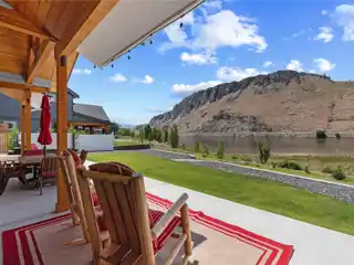Gorgeous Rambler on the Columbia River