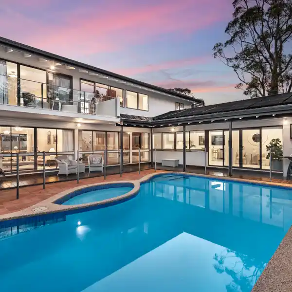 IMMACULATELY APPOINTED HOME