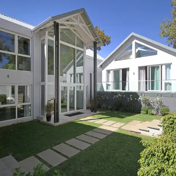 EIGHT BEDROOM HOUSE FOR SALE IN PARKMORE