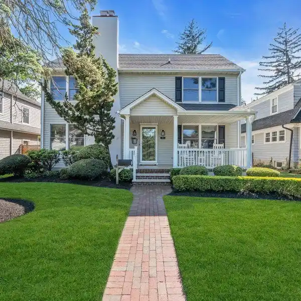 CLASSIC AND CHARMING COLONIAL IN FAIR HAVEN