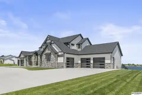 Paradise Nestled on Expansive Lot