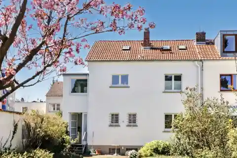Charming Semi-Detached House in a Family-Friendly Location