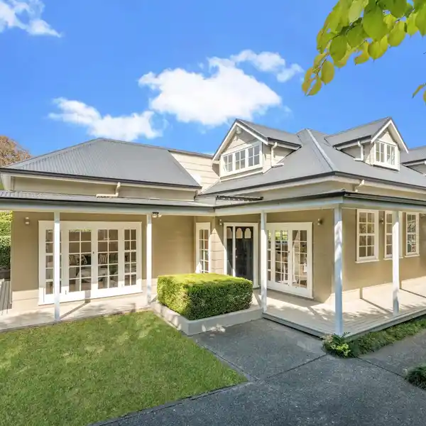 FULLY RENOVATED TRADITIONAL STUNNER
