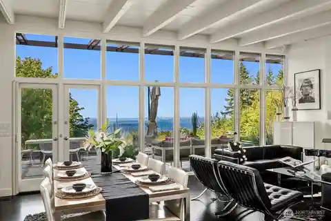 Rare Architectural One-Level Mid-Century Home