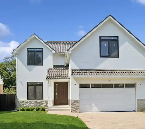 ENERGY-EFFICIENT AND INNOVATIVE LUXURY IN THE HEART OF GLENVIEW