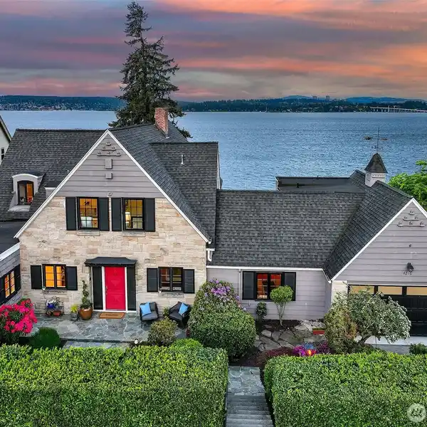 LAURELHURST LEGACY WATERFRONT HOME