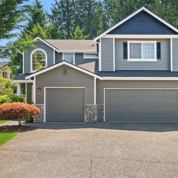 BEAUTIFULLY MAINTAINED HOME IN SOUGHT-AFTER BLUEGRASS MEADOWS