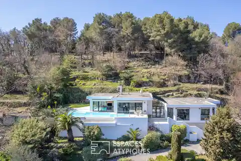 Architect-designed Villa with Breathtaking Sea Views