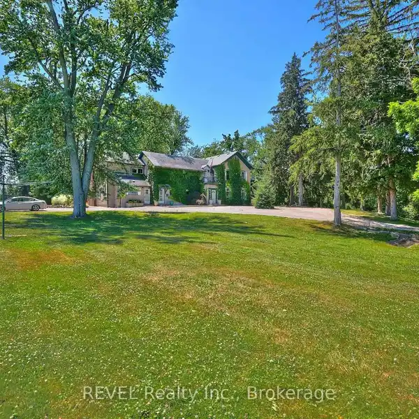 EXTRAORDINARY 15.5-ACRE ESTATE