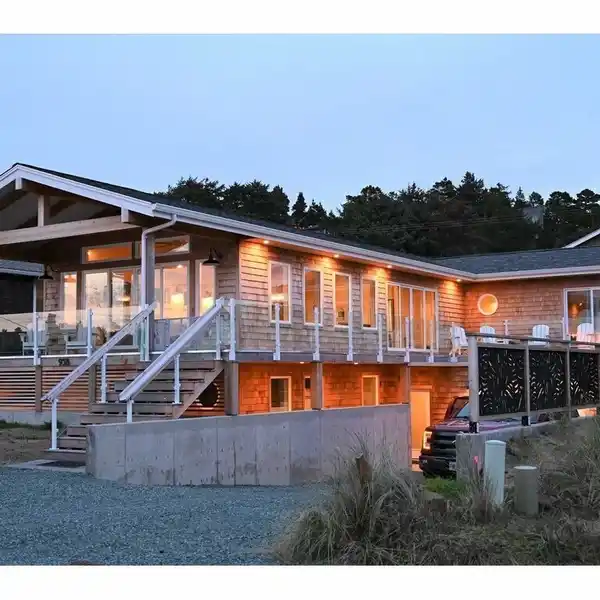 LUXURY MEETS THE LULL OF THE OCEAN
