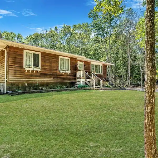 HAMPTON BAYS RAISED RANCH ON EXPANSIVE PARCEL