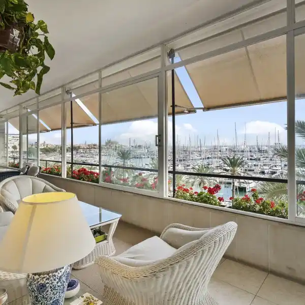 LUXURIOUS APARTMENT WITH SEA VIEW