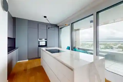 High-Quality Apartment with Designer Furnishings and Fascinating Distant Views on the 17th Floor