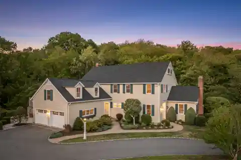 Beautiful Colonial on a Quiet Cul-De-Sac
