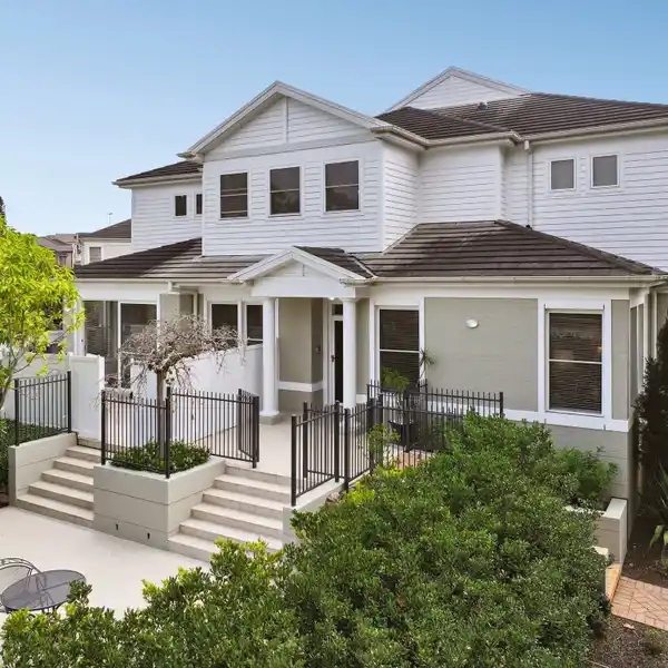 AN ELEGANT TRIBUTE TO HAMPTONS ARCHITECTURE