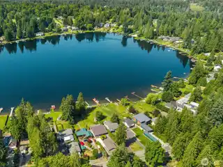 Lakeside Serenity with Everyday Comfort