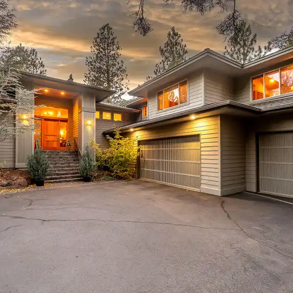 GORGEOUS HOME OVERLOOKING THE FAIRWAY IN AWBREY GLEN