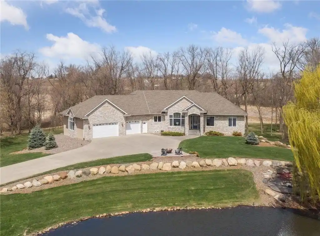 Peaceful Country Living with Modern Convenience