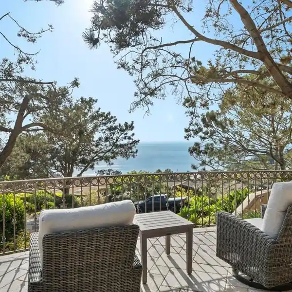 SPECTACULAR ESTATE WITH AN UNPARALLELED PANORAMA