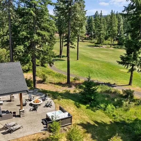 LUXURIOUS MOUNTAIN LIVING ON PROSPECTOR GOLF COURSE