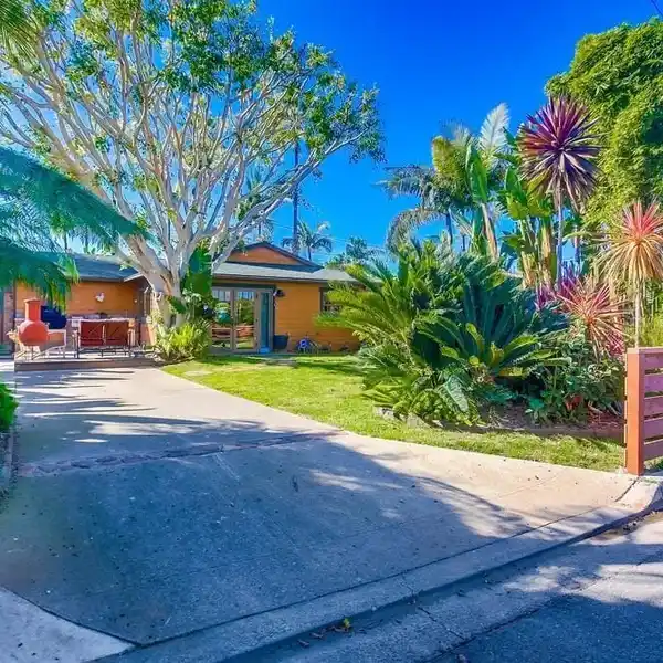 FANTASTIC SINGLE-LEVEL HOME ON A CUL-DE-SAC STREET