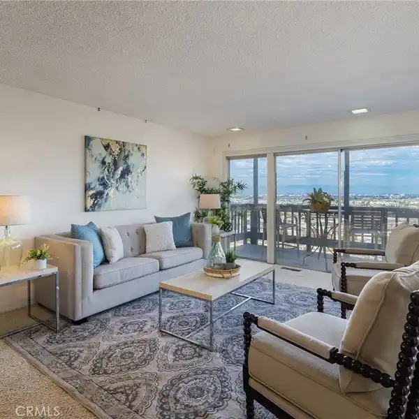 PANORAMIC VIEW HOME WITH ENDLESS POSSIBILITIES