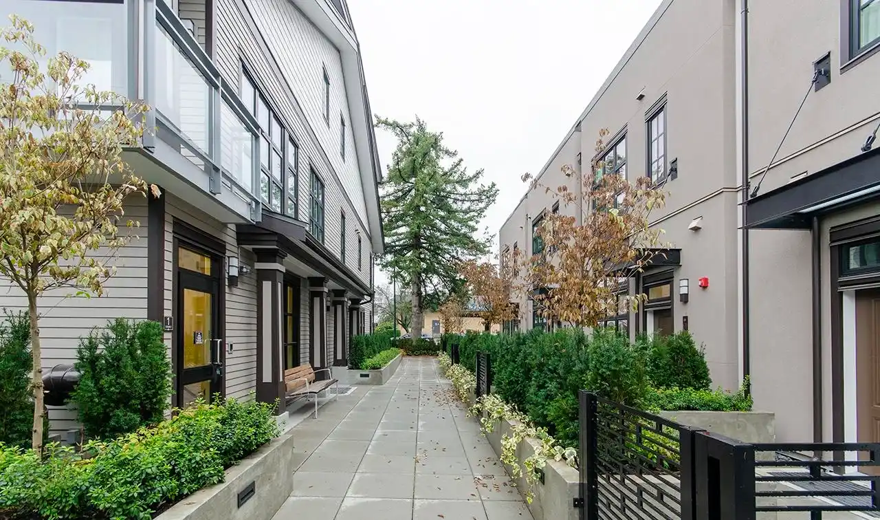 Luxury Townhome in Arbutus Ridge