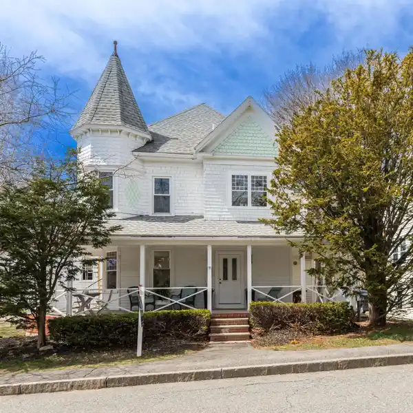 CHARMING HOME IN A VIBRANT NEIGHBORHOOD