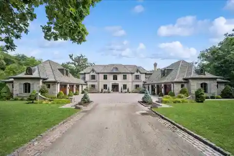 Extraordinary North Shore Estate of Unmatched Grandeur