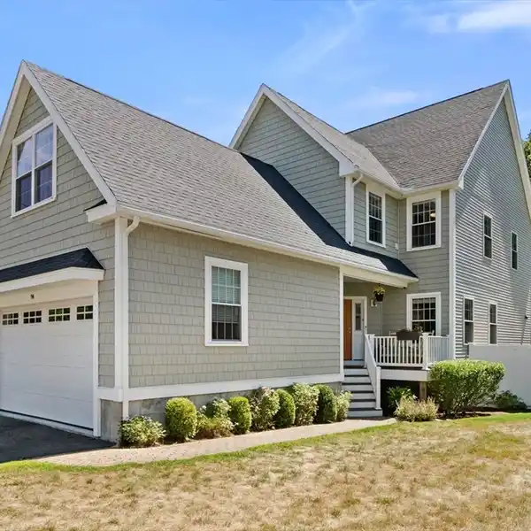 SUNNY NEWER CONSTRUCTION IN OAKDALE