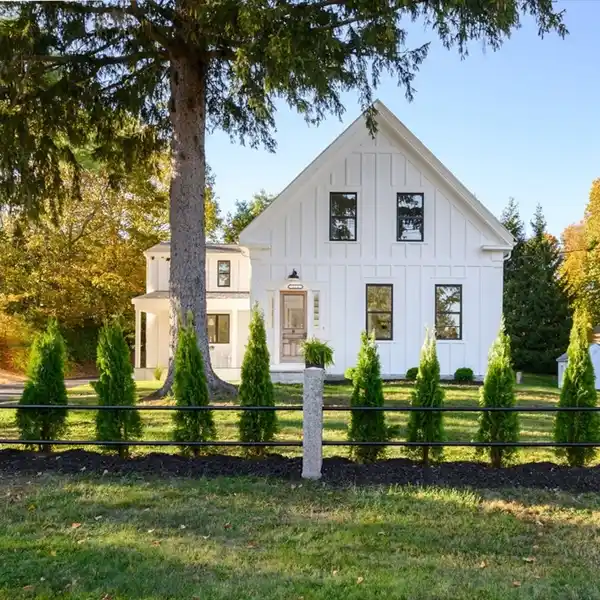 STUNNINGLY RENOVATED FARMHOUSE