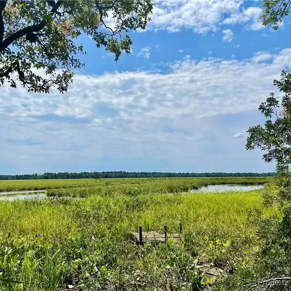 PRIVATE 215-ACRE RETREAT