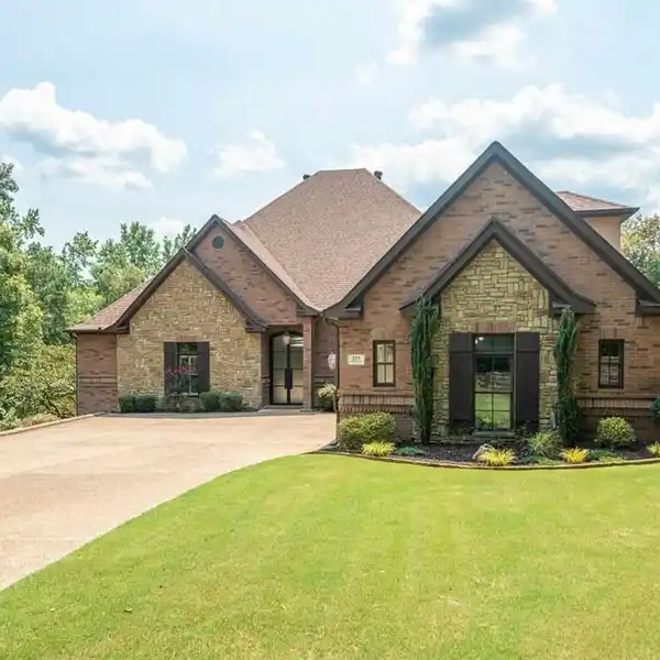 ELEGANT LAKESIDE LIVING IN RED OAK RIDGE