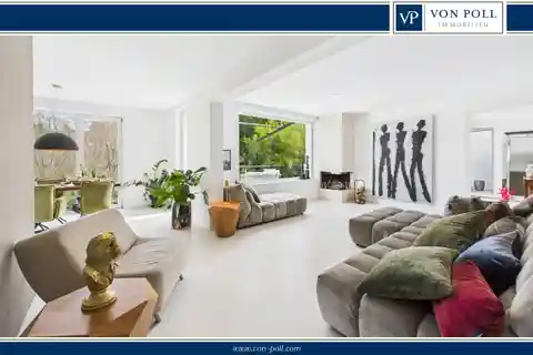 Upscale Blend of Privacy and Comfort