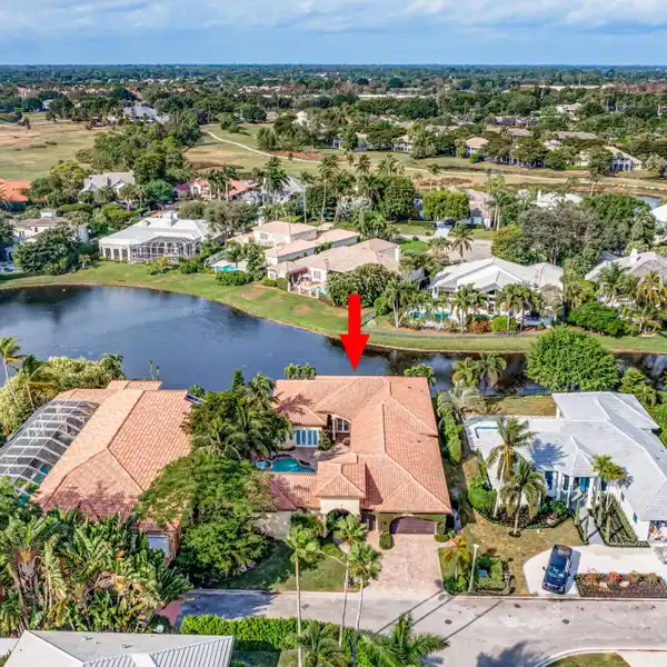 ELEGANT COURTYARD ESTATE WITH LAKE VIEWS AND GUEST HOUSE