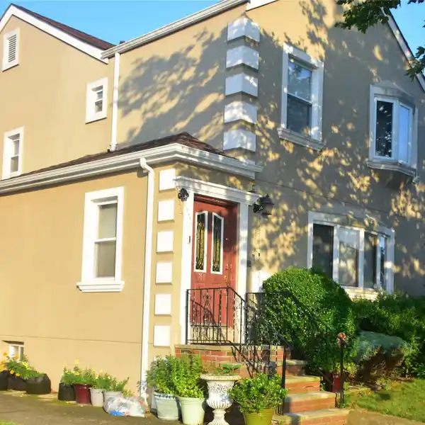 BEAUTIFUL AND SPACIOUS COLONIAL HOME