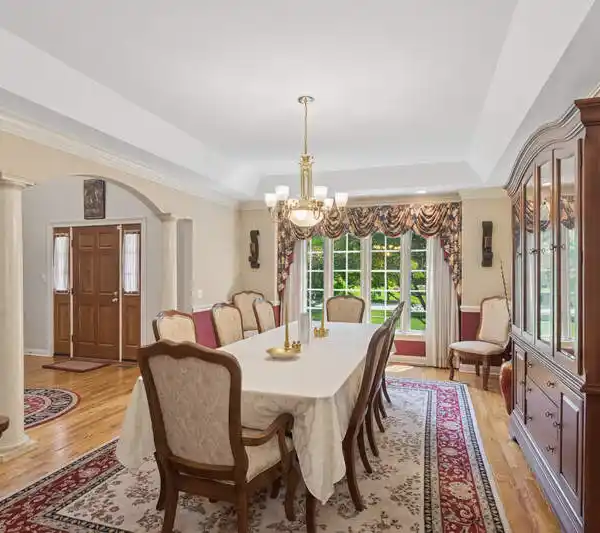 IMPRESSIVE CUSTOM HOME IN LAKE SOMERSET