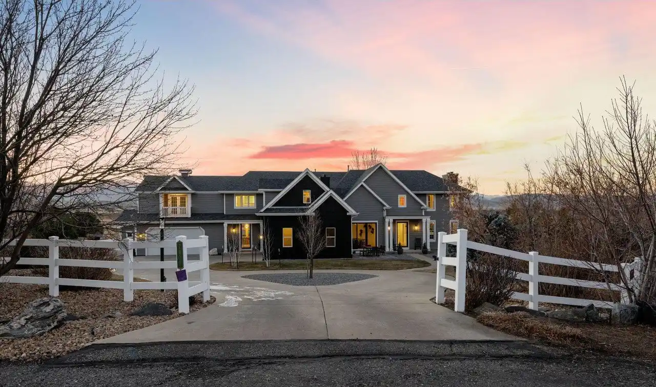 Modern Sophistication with Tranquil Country Living