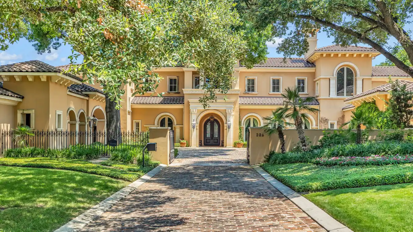 The Best of Luxury Living in Terrell Hills