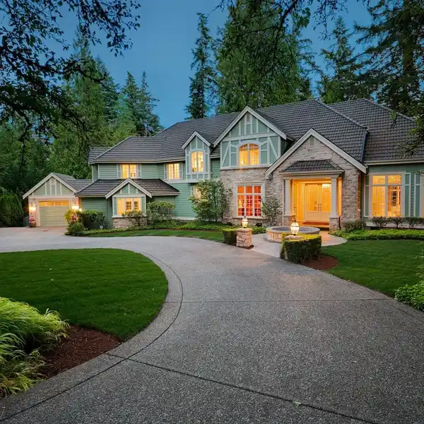 REFINED LIVING IN A SERENE SETTING