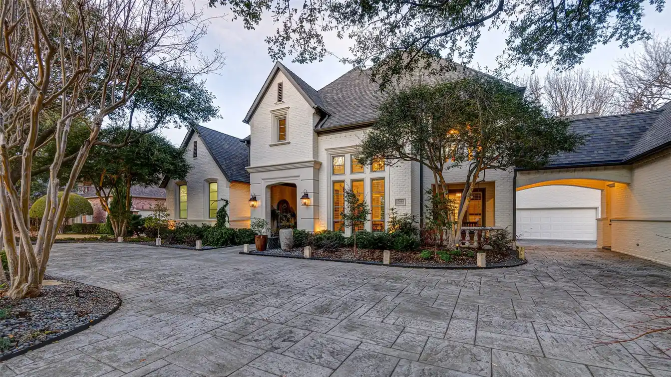 Stately Home on the Most Desirable Lot in Oakdale