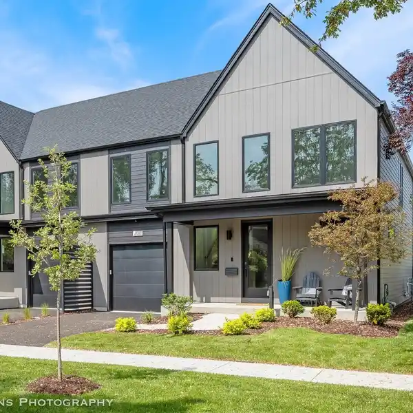 LUXURY DESIGN IN AWARD-WINNING SCHOOL DISTRICT