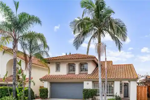 Modern Rancho Santa Margarita Home with Vaulted Interiors