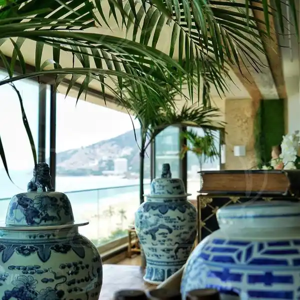 NOBLE AND ELEGANT APARTMENT ON A HIGH FLOOR