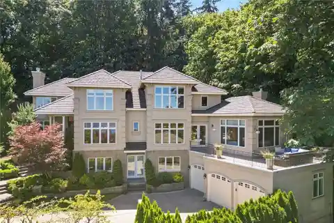 Lakemont Craftsman with Breathtaking Views