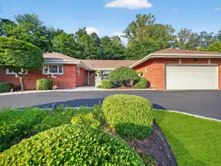 Luxury Living in Lake Isle Community