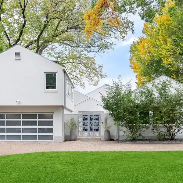 BEAUTIFULLY TRANSFORMED CONTEMPORARY HOME