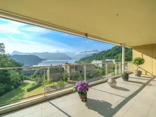 Modern Apartment with Impressive Views